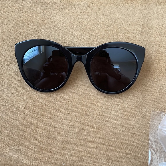 GUCCI Sunglasses - Picture 11 of 14
